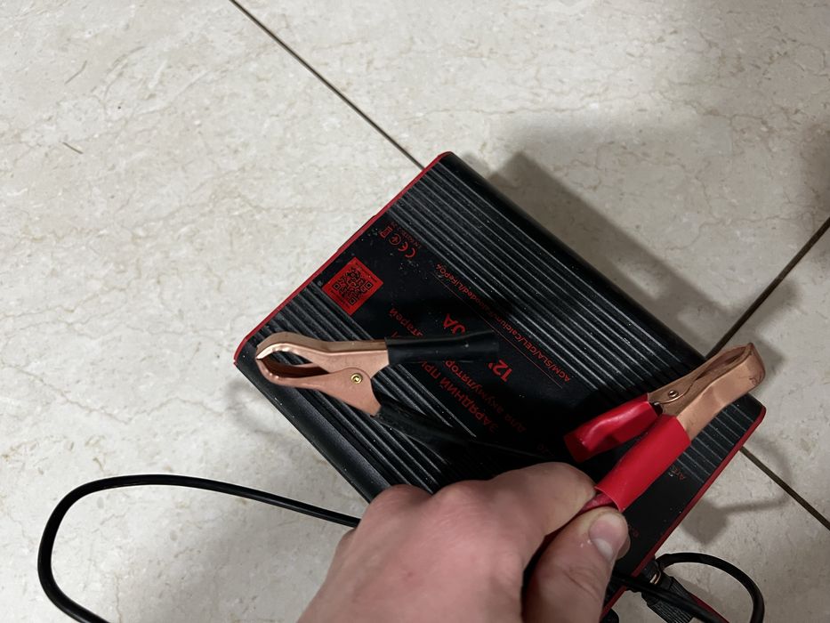 Зарядний пристрій Enex 12 B 20 A