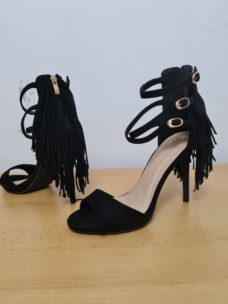 Szpilki czarne buty na obcasie sandały Lu Boo