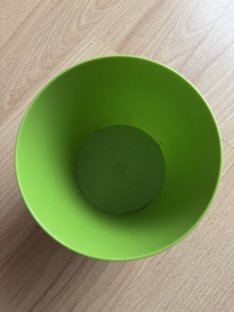Zielona osłonka na doniczkę