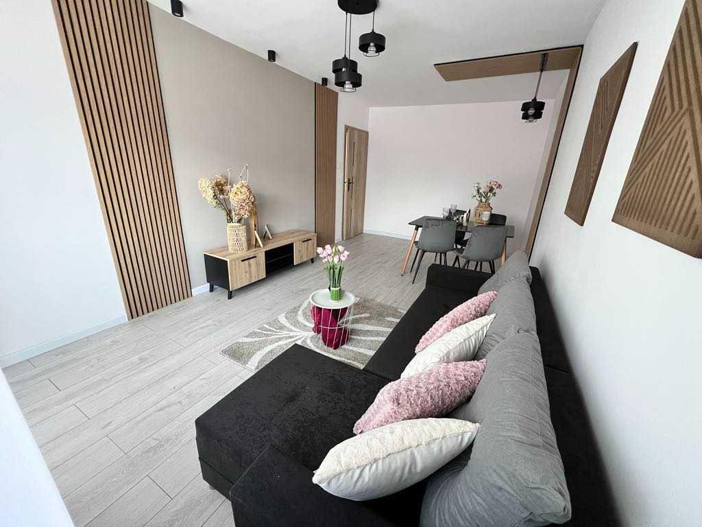 1 PIĘTRO 2 pokoje po remoncie. Balkon.