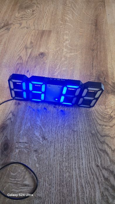 Zegarek led stojący