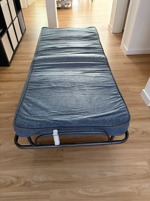 Cama Dobrável com Colchão – Excelente Estado