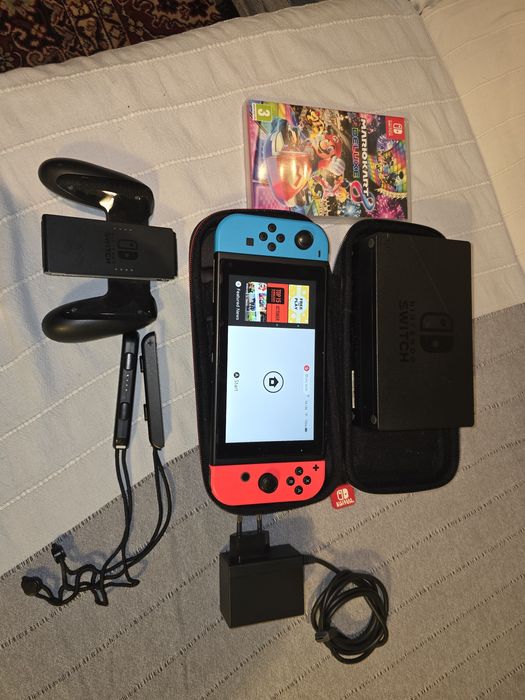 (Rezerwacka pn do południa) Nintendo Switch + pokrowiec, Mariokart i s