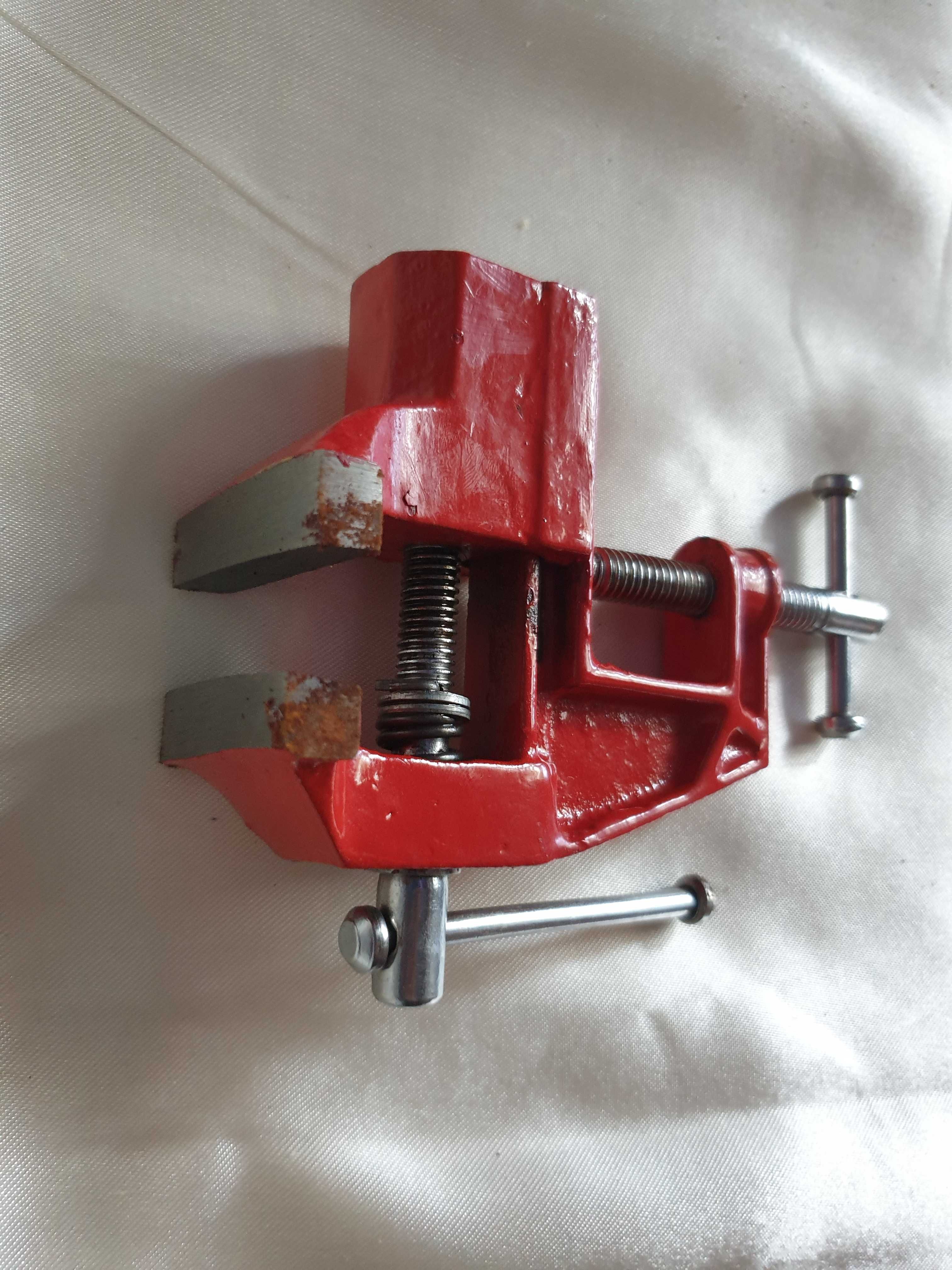 Mini Torno de bancada com aperto manual 33 mm x 50 mm x 23 mm