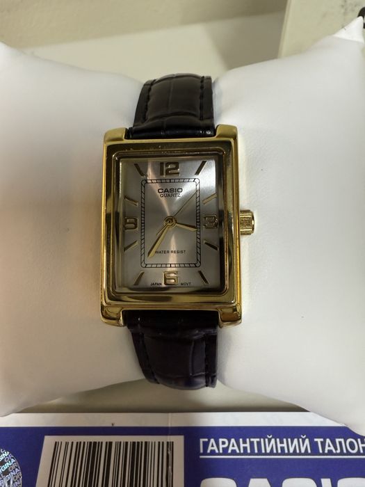 Casio часы женские прямоугольные. Золотистый. Кожа.