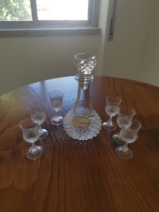 Serviço 6 copos + Garrafa Licor