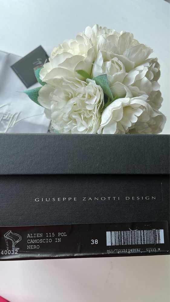 Giuseppe Zanotti Alien 115 camosico 38 czarne złote szpilki skóra