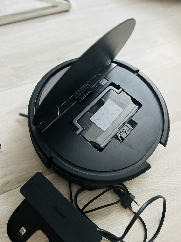 iRobot Roomba Combo odkurzajacy + mop, zamiata i myje podlogi