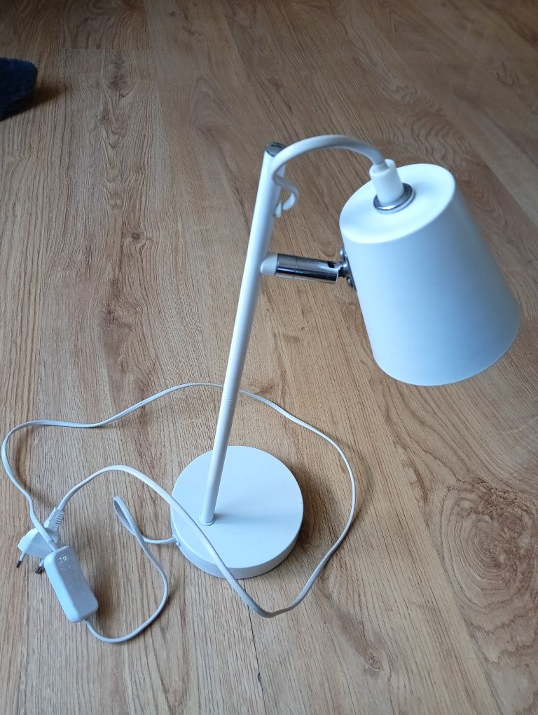 Lampka biurkowa biała