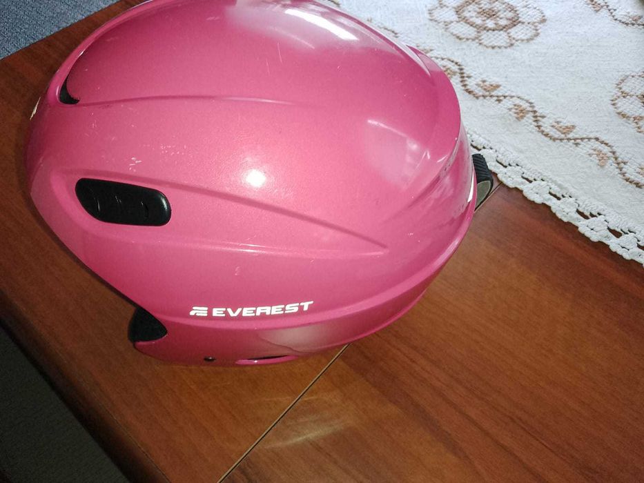Na zimowe sporty kask everest