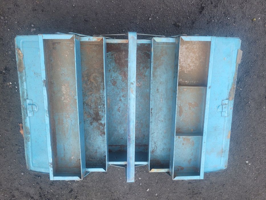 Skrzynka narzędziowa, stan oceniam na dobry