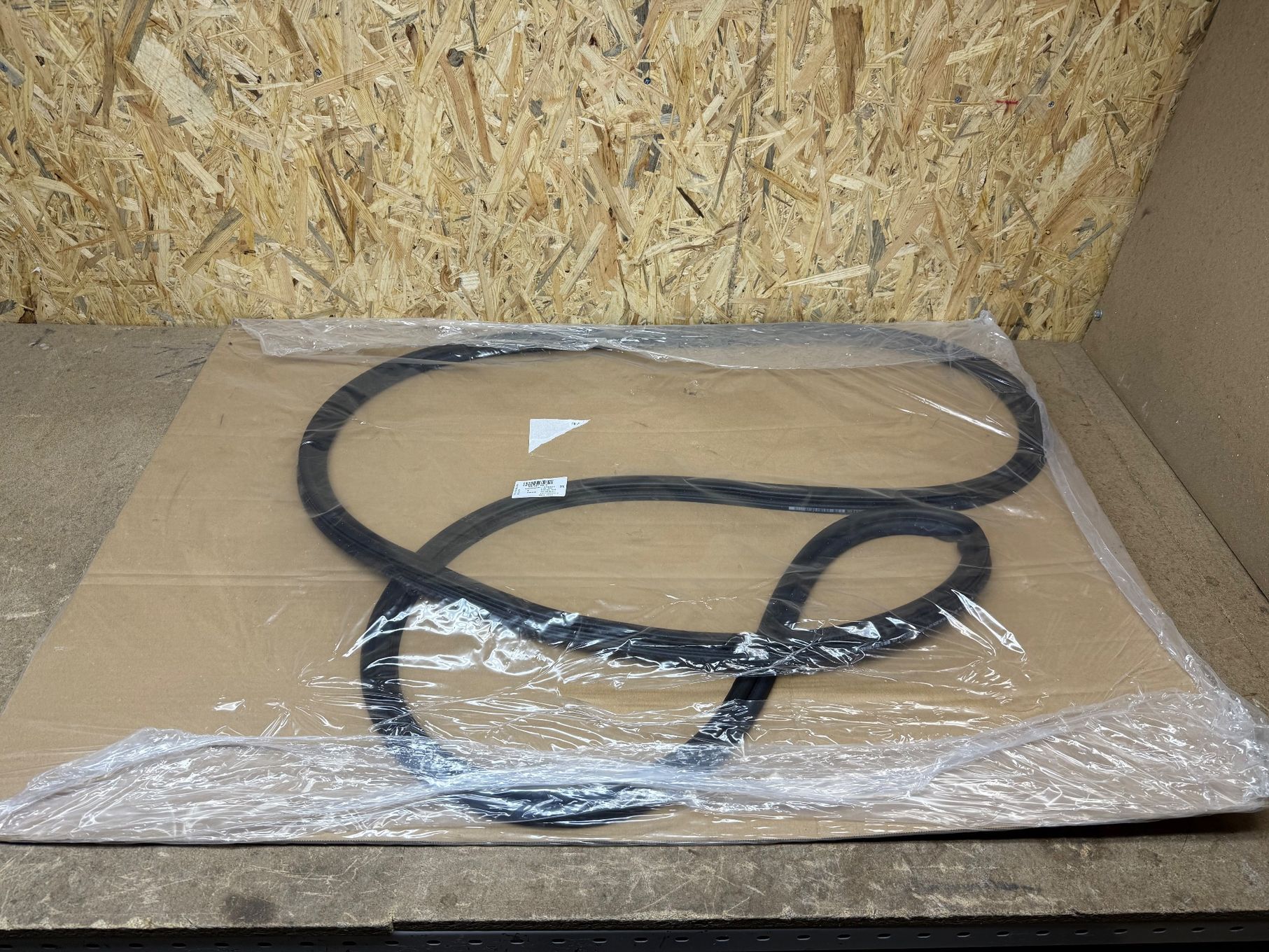USZCZELKA KLAPY BAGAŻNIKA VOLKSWAGEN TIGUAN I 5N0 5N0827705A