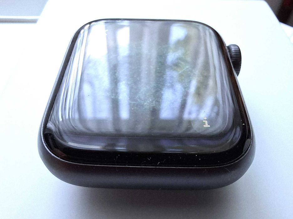 Apple Watch series 5 GPS 40mm, gwiezdna szarość z aluminium, ideał