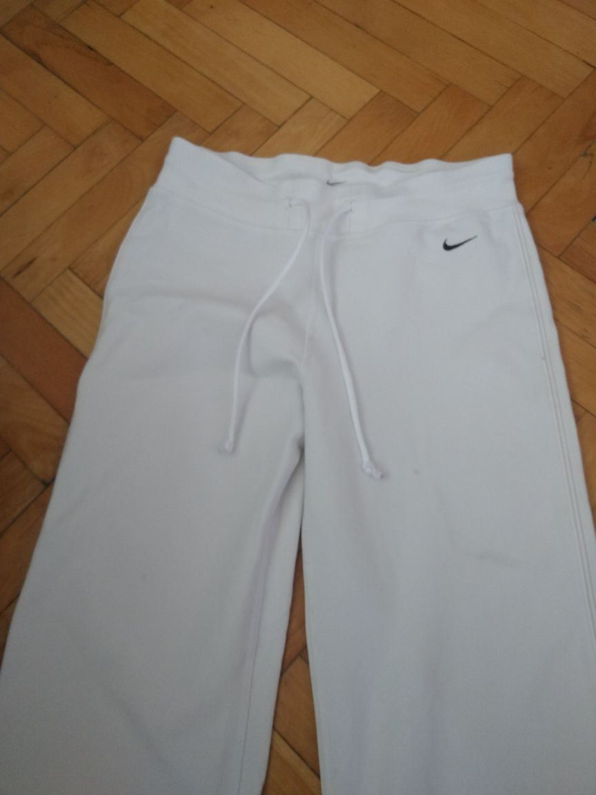 Białe dresowe spodnie Nike  S