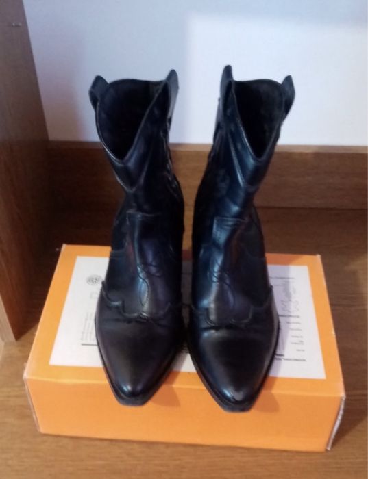 Жіночі чобітки козачки