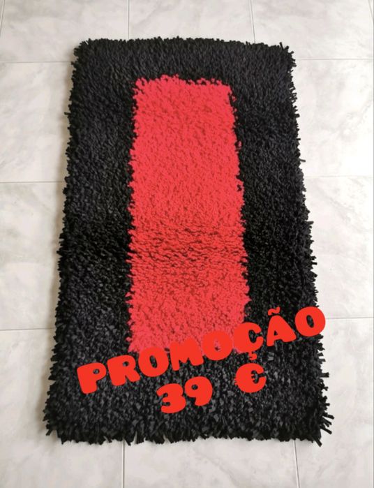 Tapete preto e vermelho