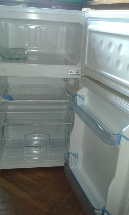 Lodówka MPM  wys. 85 cm z oddzielnym zamrażalnikiem. Wolnostojąca