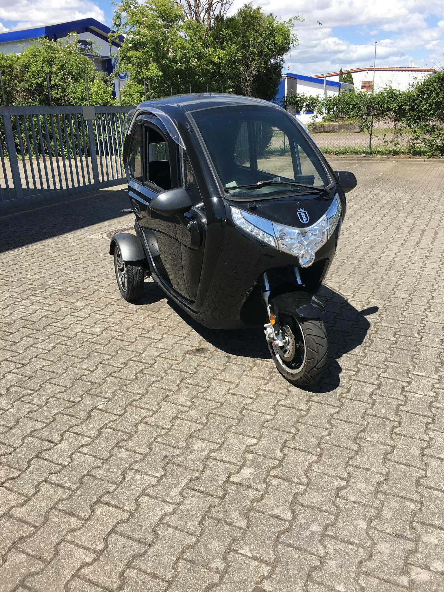 Elektryczny skuter kabinowy do 45 km/h