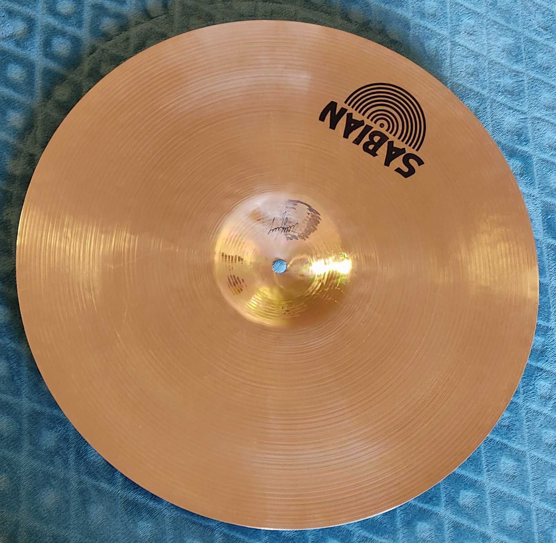Prato Sabian HH Thin Crash 18'' Remastered em óptimo estado.