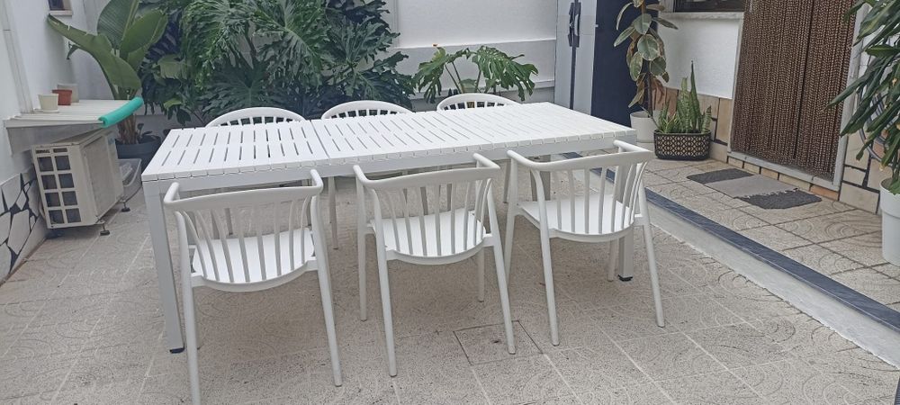 Mesa de exterior e 6 cadeiras