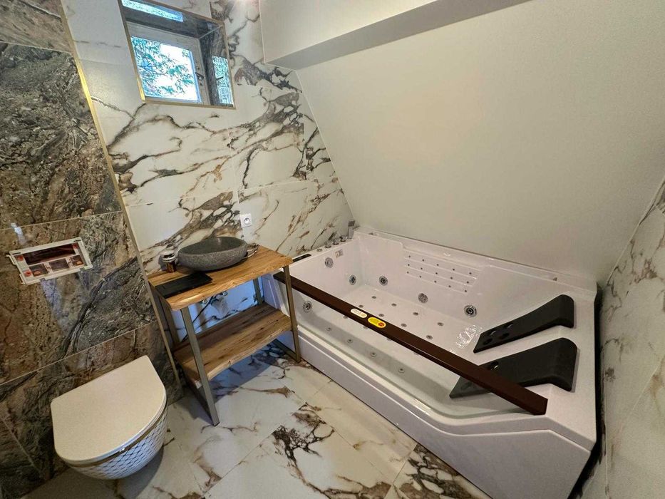 Willa nad Jeziorem dla 14 osób/ bilard, sauna, jacuzzi, basen