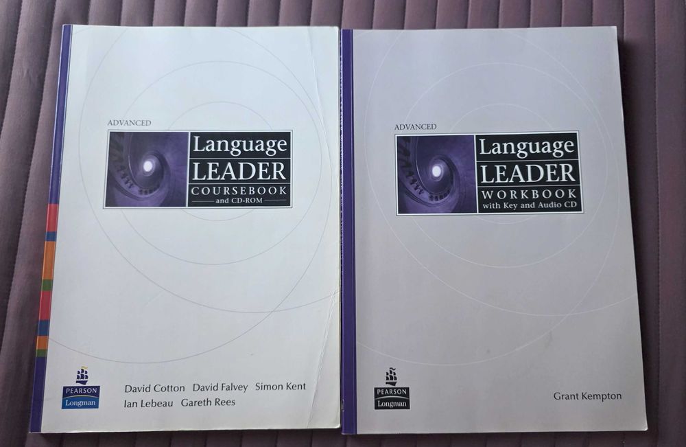 Manual académico + livro de exercícios + CDs - "Language Leader" (ING)