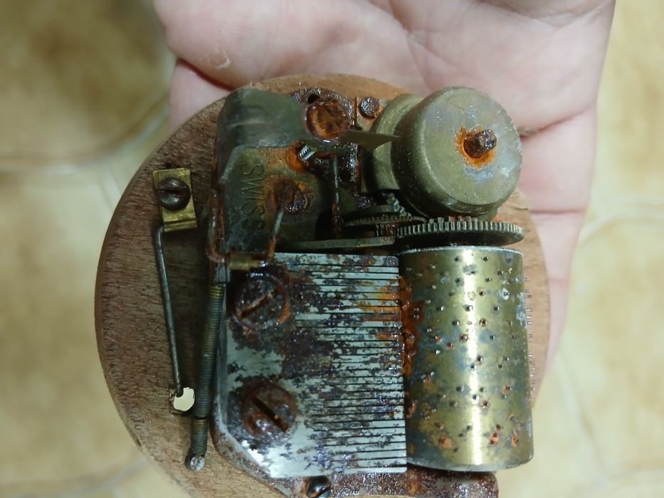 Cocktail Shaker Art Deco c/ caixa de música