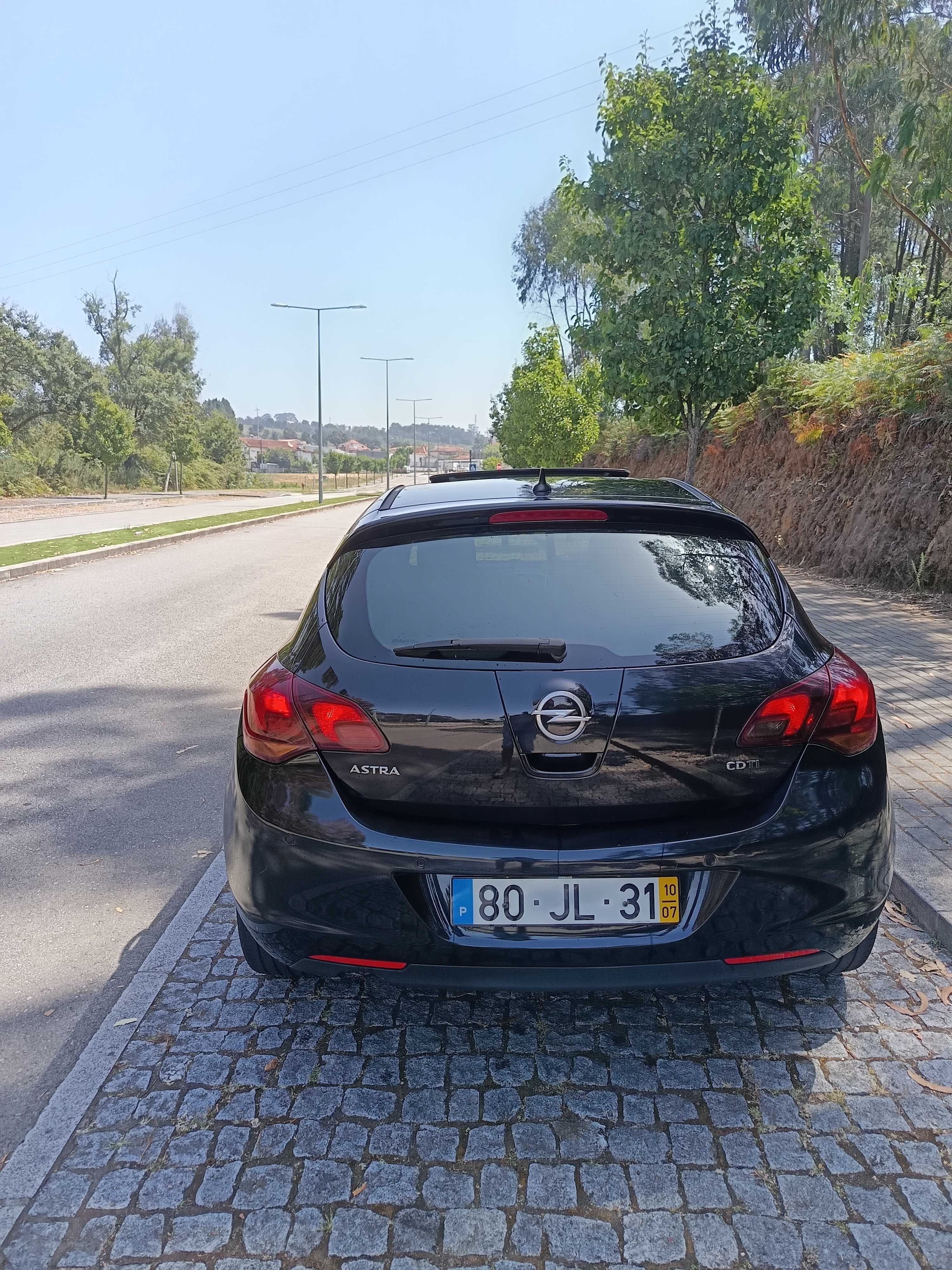 Opel Astra Cosmo Preto – Excelente Estado | Teto de Abrir |