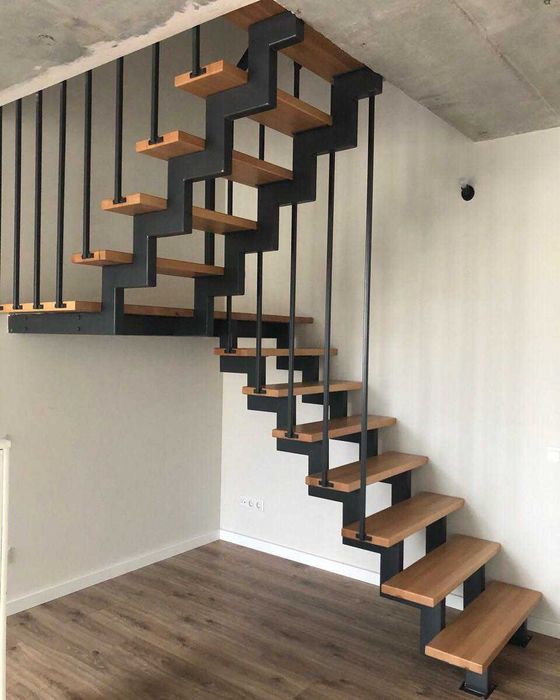 Сходи на другий поверх