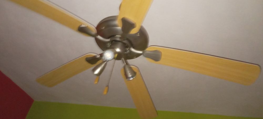 Aventoinha de teto em bom estado