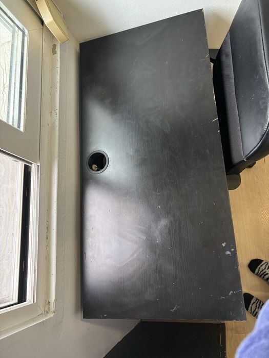 Secretaria + cadeira com algumas marcas de uso, entrego na zona de lx