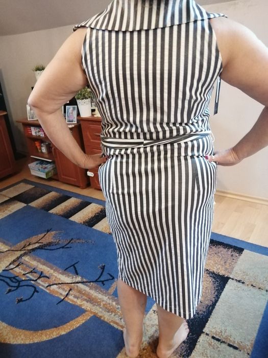 SUPER Nowa ołówkowa  dopasowana/elastyczna Sukienka z metką 48