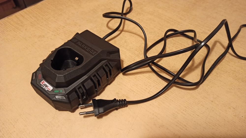 Ładowarka Parkside 12v 2,4 A
