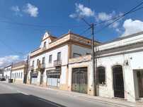 MORADIA CENTENÁRIA PARA REMODELAÇÃO TOTAL NO CENTRO DE ALPIARÇA