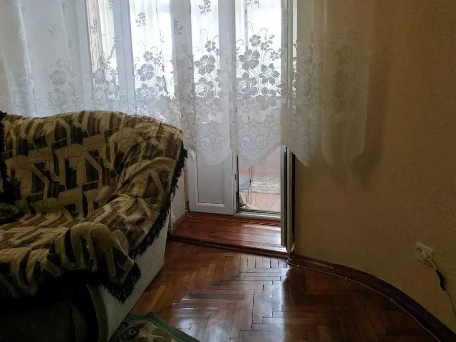 1-к. кв. по вул. Дмитрівська Царський будинок Центр