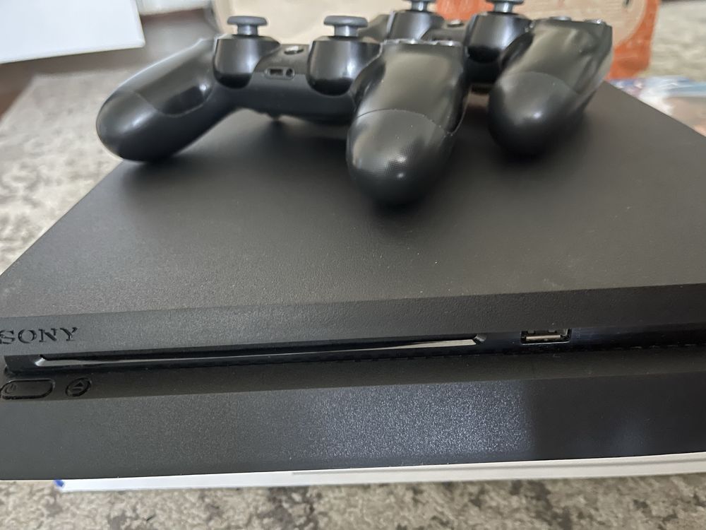 PlayStation 4 slim 1TB