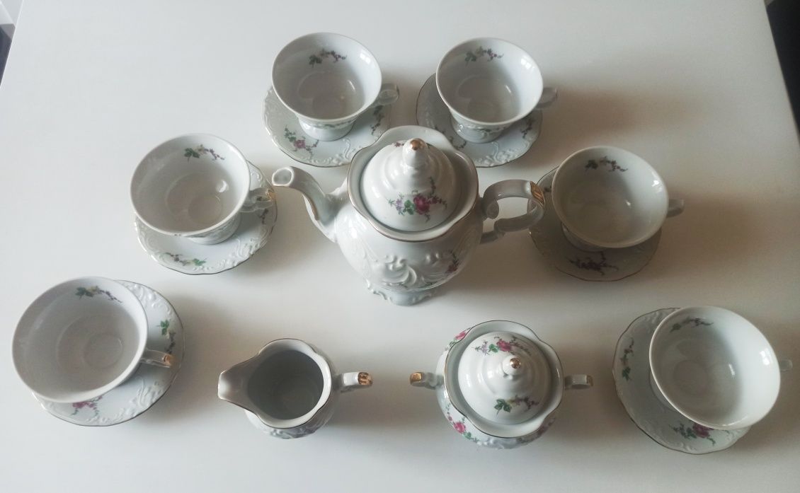 Porcelana Wałbrzych do kawy lub herbaty Wawel fason Fryderyka PRL