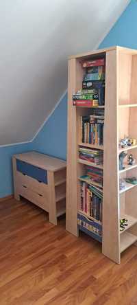 Komplet mebli dziecięcych (łózko ,biurko ,szafka ,2 komody)