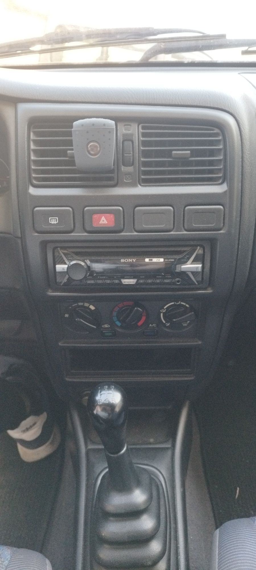 Nissan almera, excelente de mecânica. Com A/C.