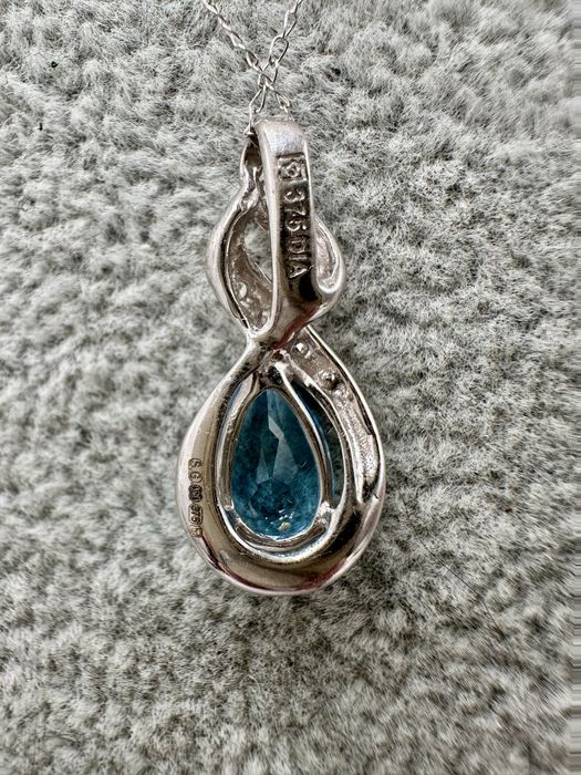 Złoty naszyjnik z topazem 1,15ct i diamentami 0,07ct