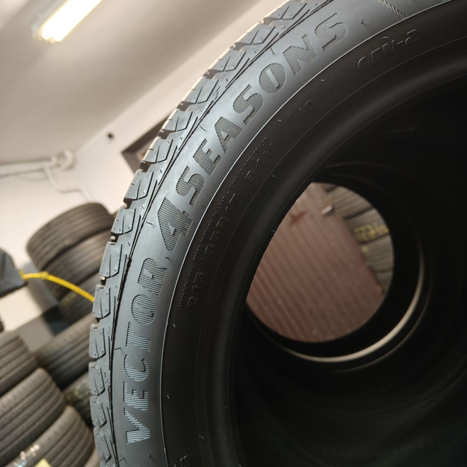 215/55/17 Sprzedam komplet opon całorocznych Goodyear