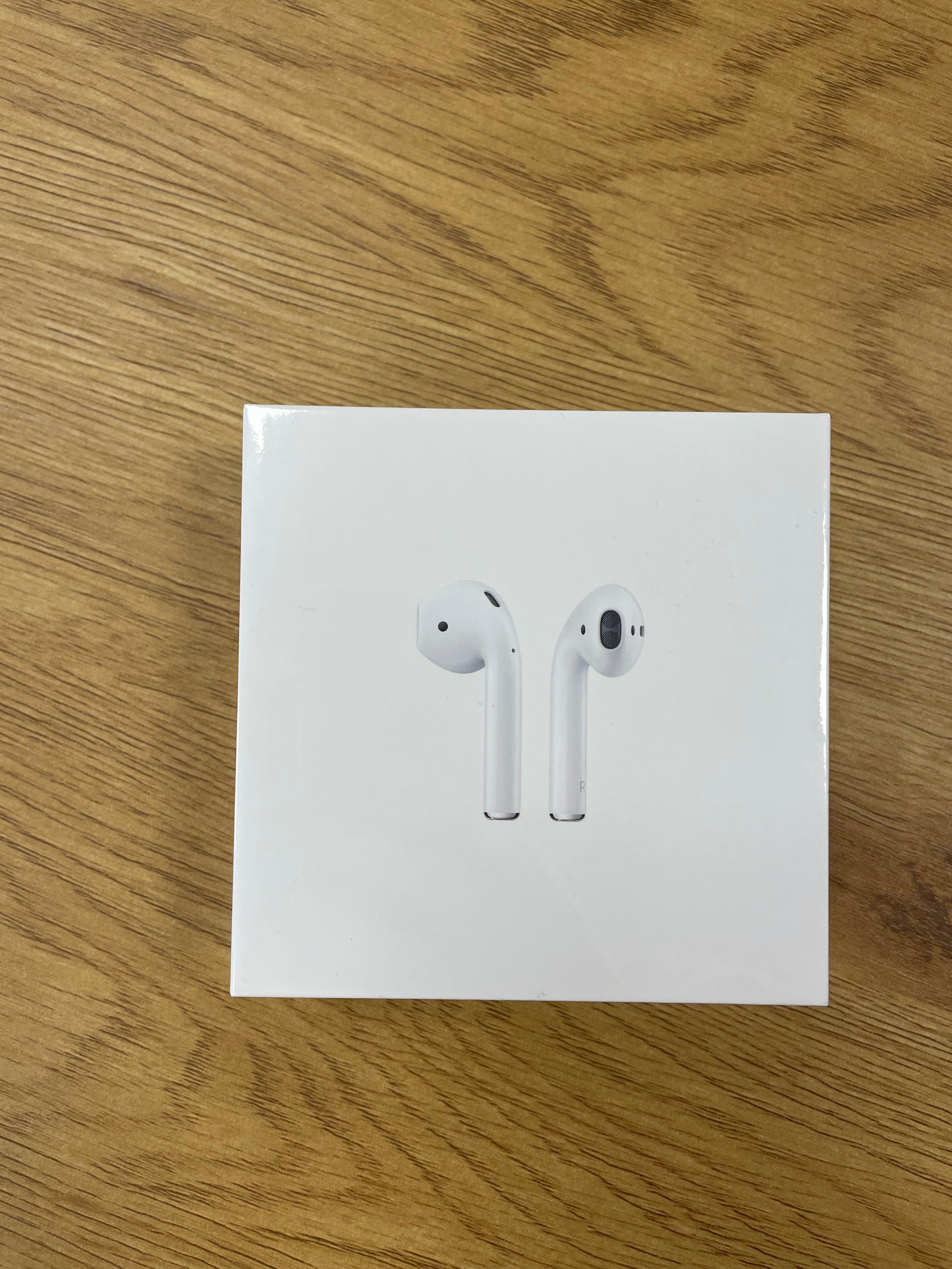 Słuchawki bezprzewodowe Apple AirPods 2. generacji z etui ładującym