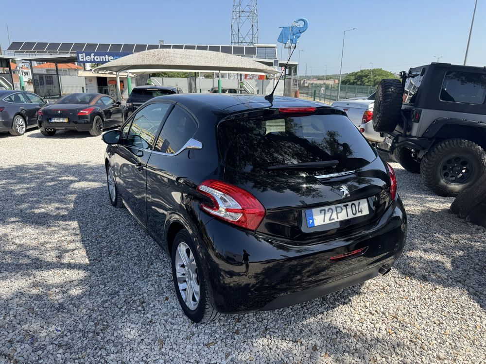 Peugeot 208 3Portas 1.2 PureTech Allure 103mil km Abril 2015