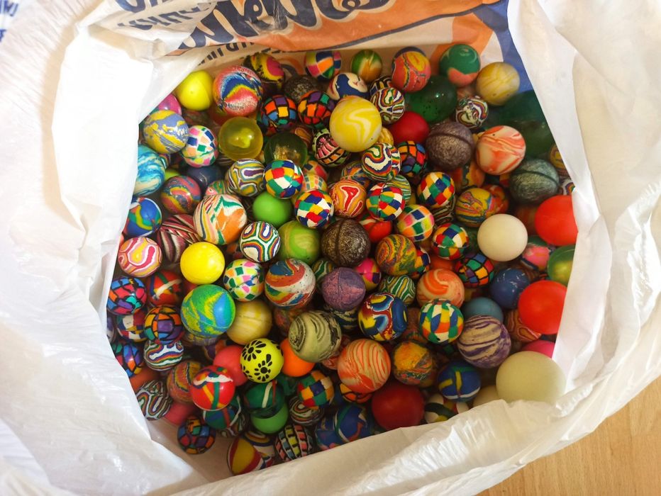 М'ячик, стрибунець попрыгунчик. Разноцветные мячики 
Різні розміри та