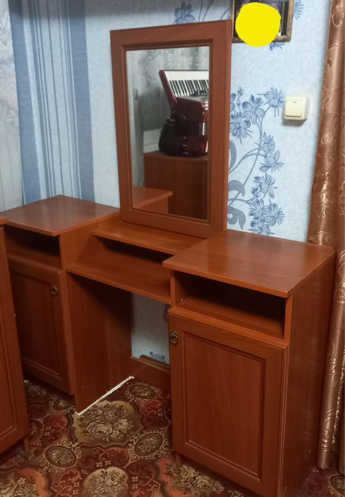 Тумба з дзерклаом
