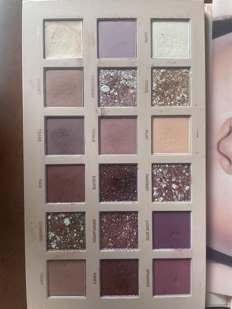 Paleta Cieni HudaBeauty Nude