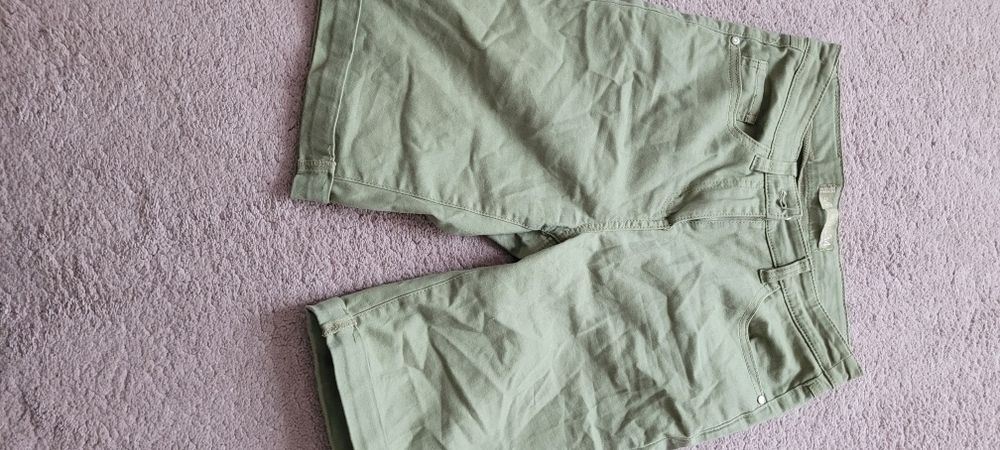 Oliwkowe spodenki 33 Amisu