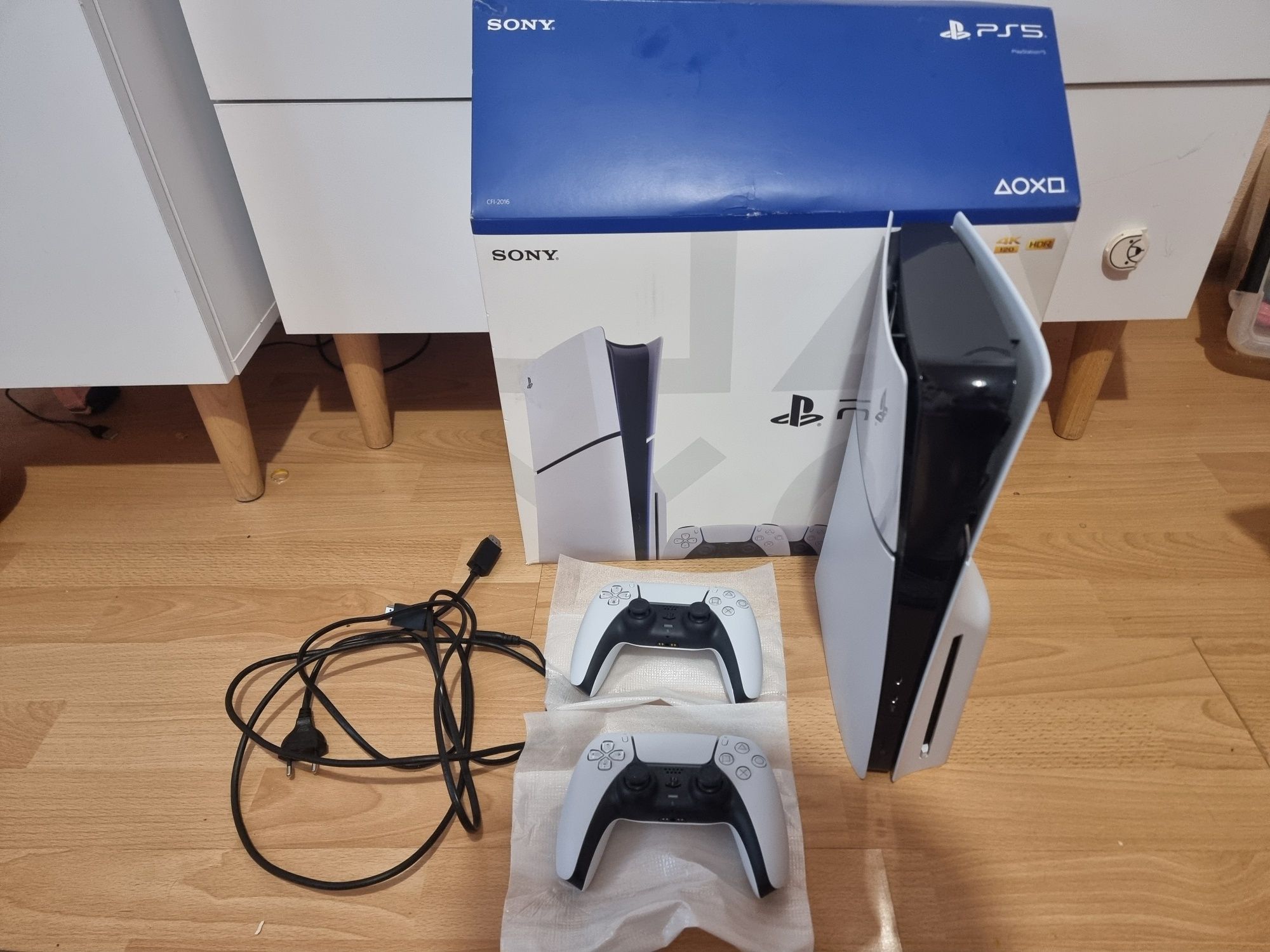 Ps5 Slim + 2 pady Pudelko Astro