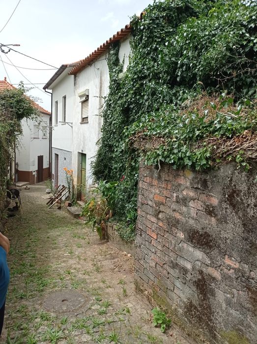 Venda Conjunta de 2 Moradias — Excelente Oportunidade de Investimento