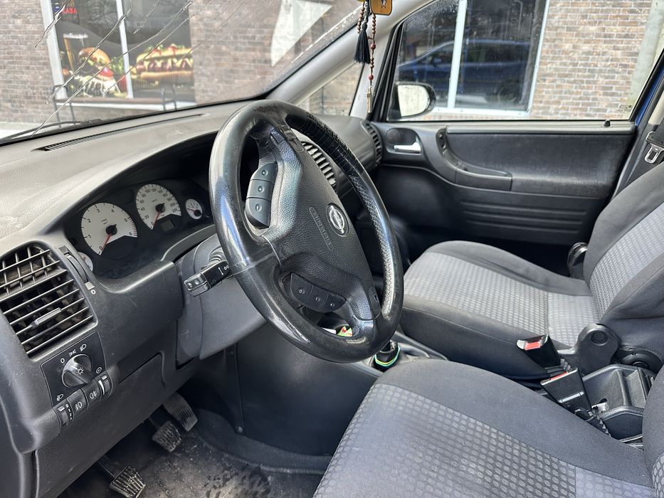 Opel Zafira 2.2 дизель 2002рік